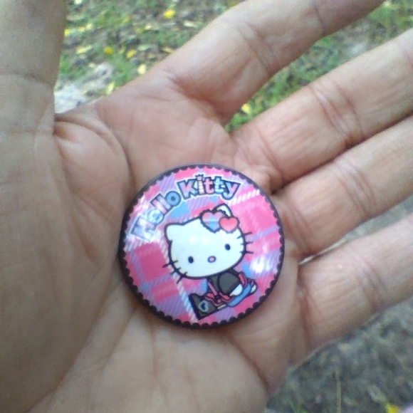 Hello Kitty Plaid Button Pin - Picture 1 of 2